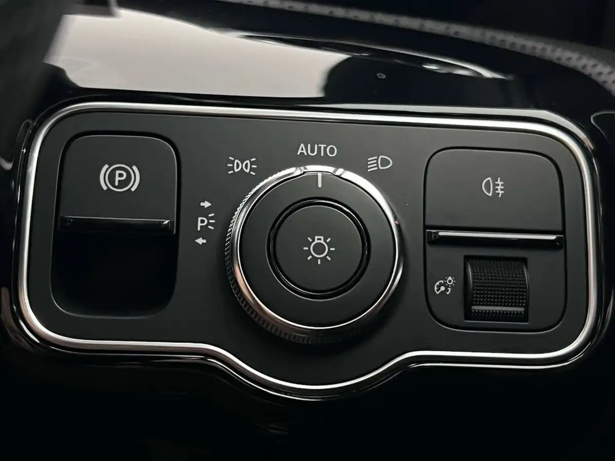 2019-mercedes-benz-a-class-15d-a180d-amg-line-executive-hatchback-5d-7g-dct-big-24