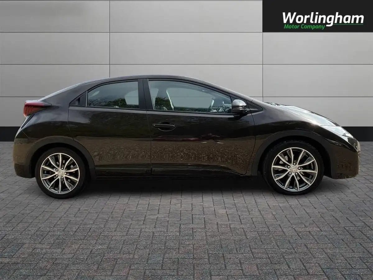 2016-honda-civic-18-i-vtec-se-plus-navi-hatchback-auto-big-7