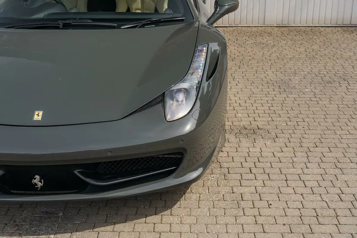 2011-ferrari-458-45-italia-big-9