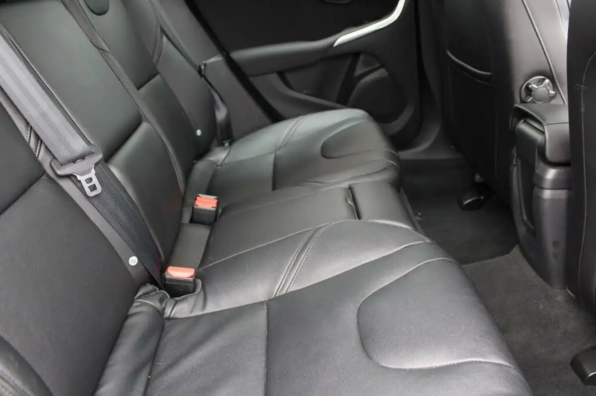 2015-volvo-v40-20td-d4-se-lux-geartronic-big-13