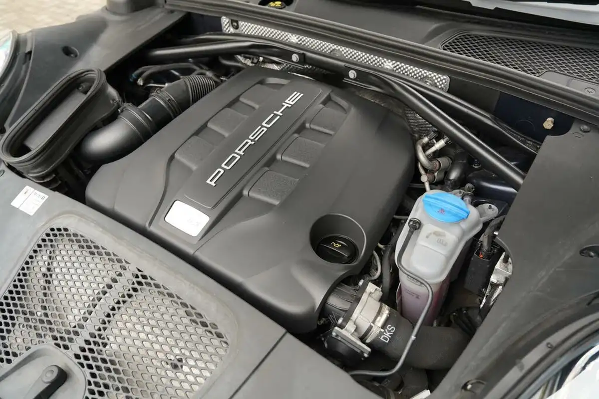2016-porsche-macan-30td-s-big-9