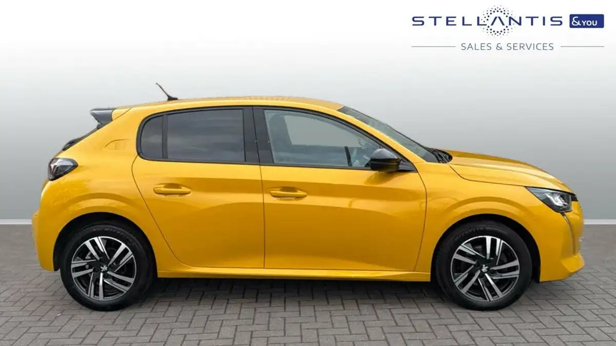 2023-peugeot-208-12-puretech-allure-premium-130ps-eat8-big-1