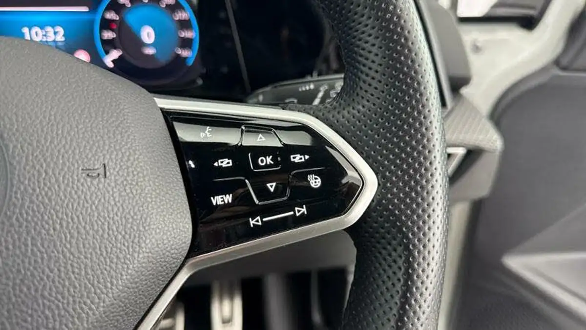 2022-volkswagen-golf-15-etsi-r-line-150ps-hatchback-big-21