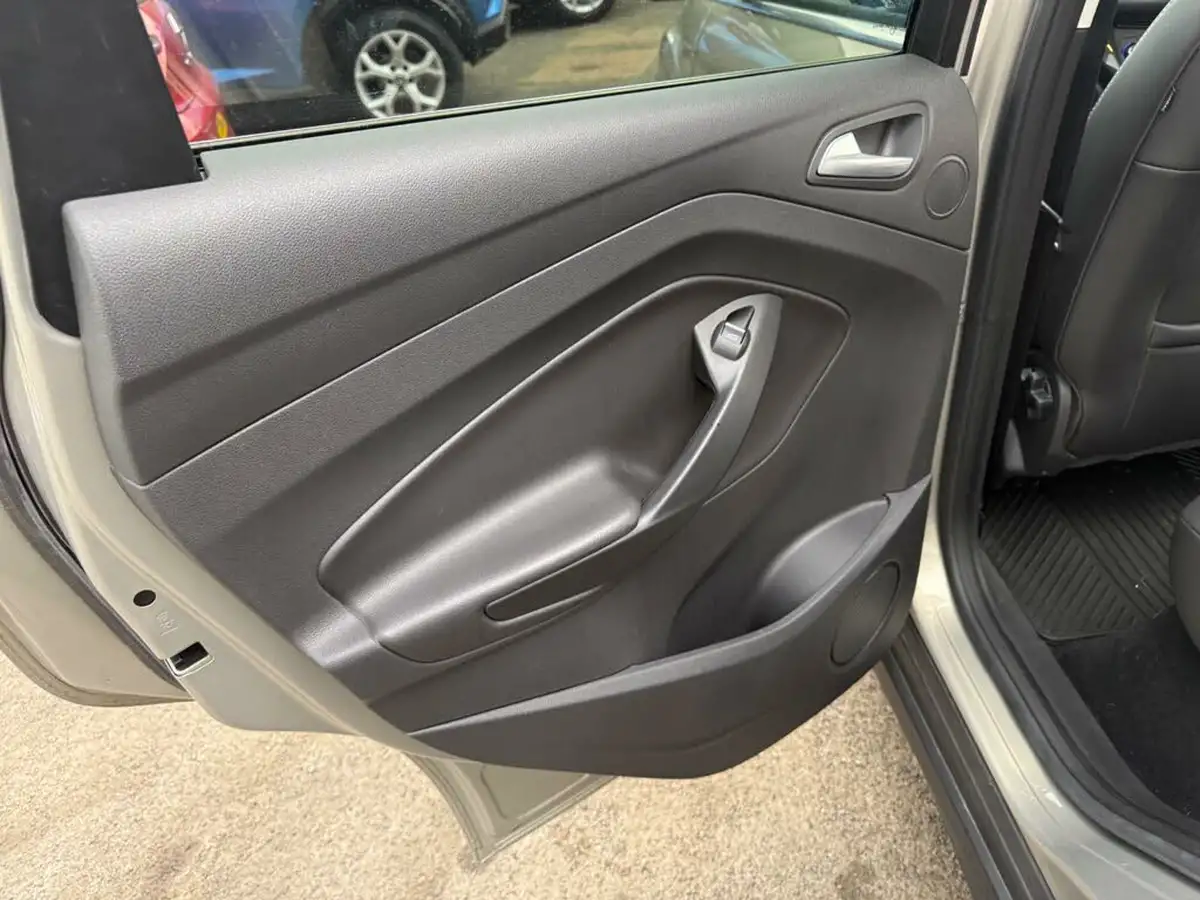 2015-ford-c-max-15tdci-titanium-x-big-33