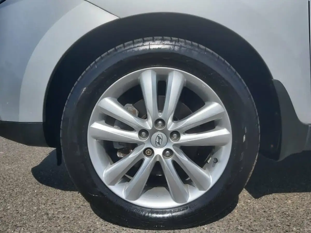 2012-hyundai-ix35-20td-premium-4wd-big-31