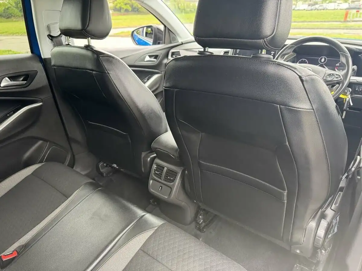 2022-vauxhall-grandland-15td-sri-big-13