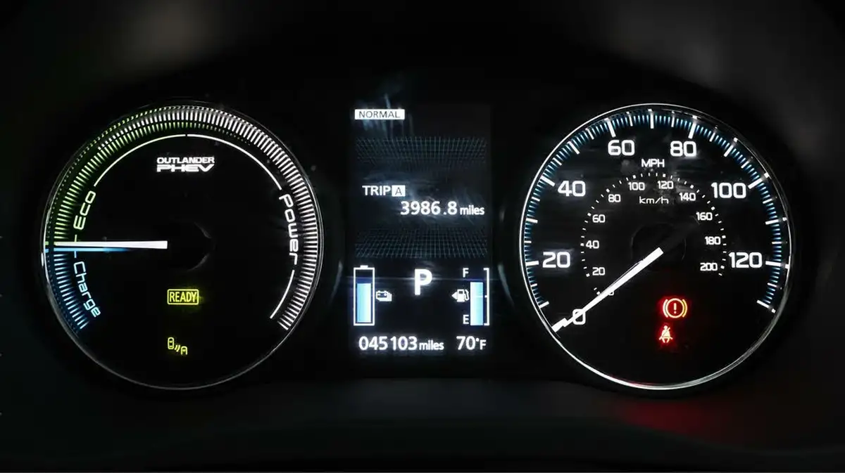 2017-mitsubishi-outlander-20-4hs-phev-5st-big-10