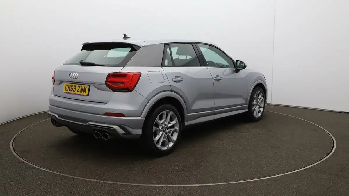2019-audi-sq2-20-tfsi-big-43