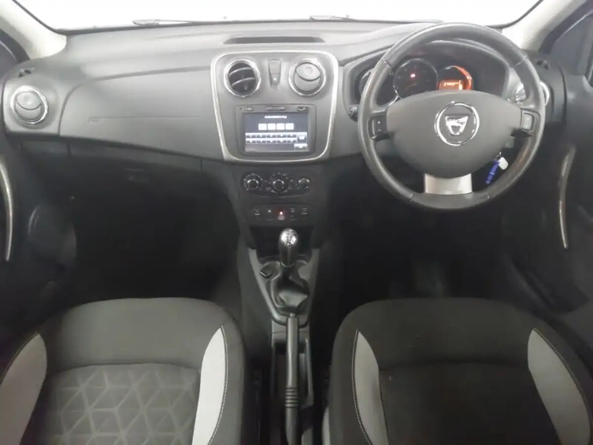 2015-dacia-sandero-stepway-15d-laureate-big-2