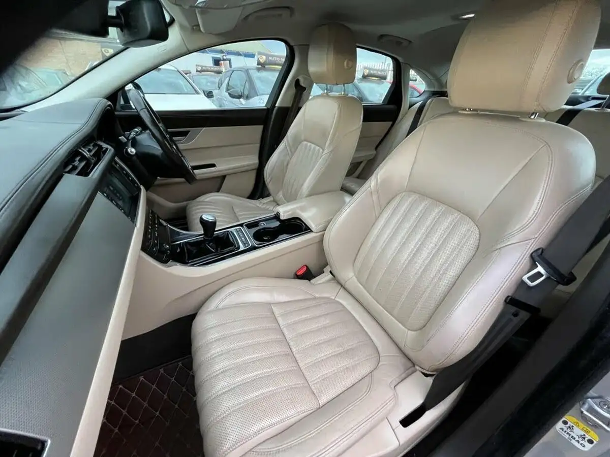 2015-jaguar-xf-20td-portfolio-180ps-big-11