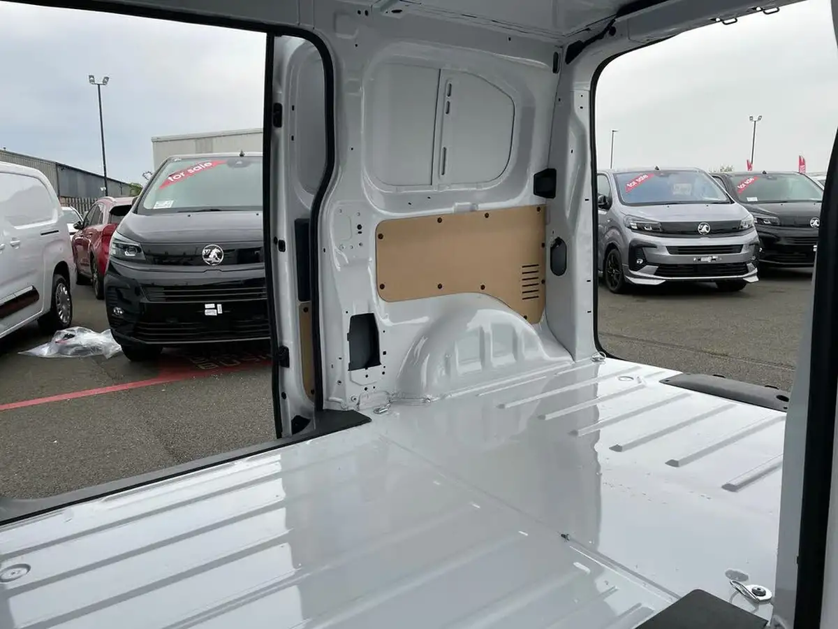 2025-vauxhall-vivaro-15td-prime-big-16