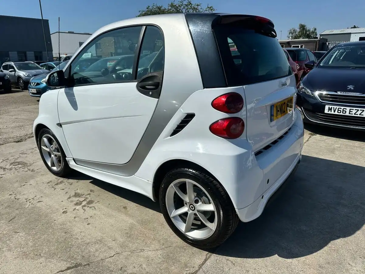 2012-smart-fortwo-10-pulse-71bhp-coupe-softouch-big-3