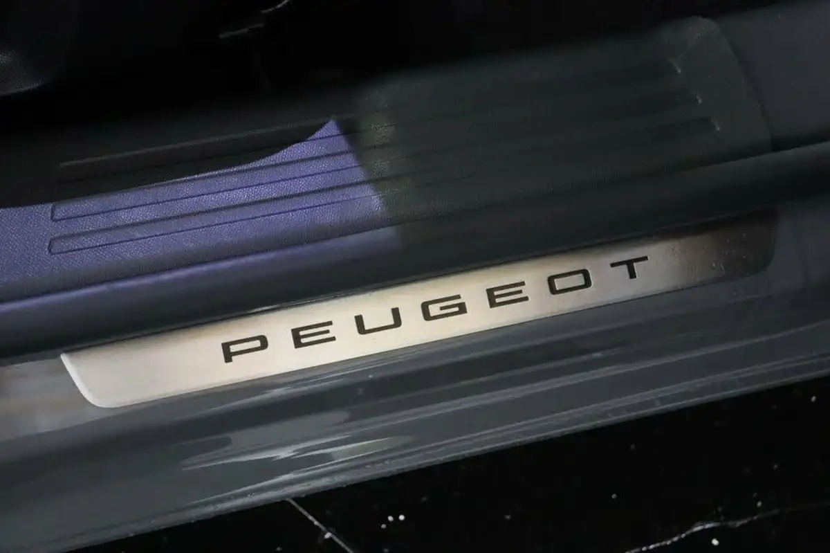 2023-peugeot-2008-suv-big-15
