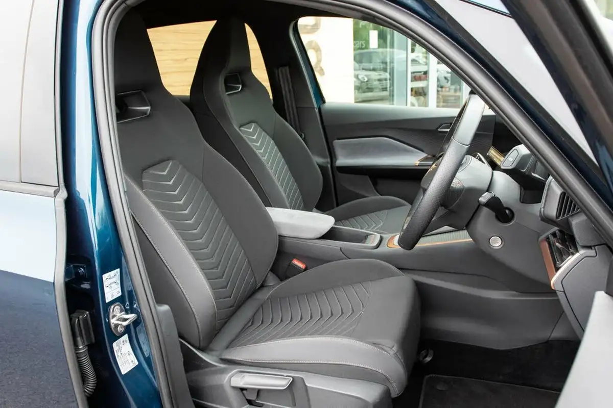 2022-cupra-born-e-v2-204ps-58kwh-big-30