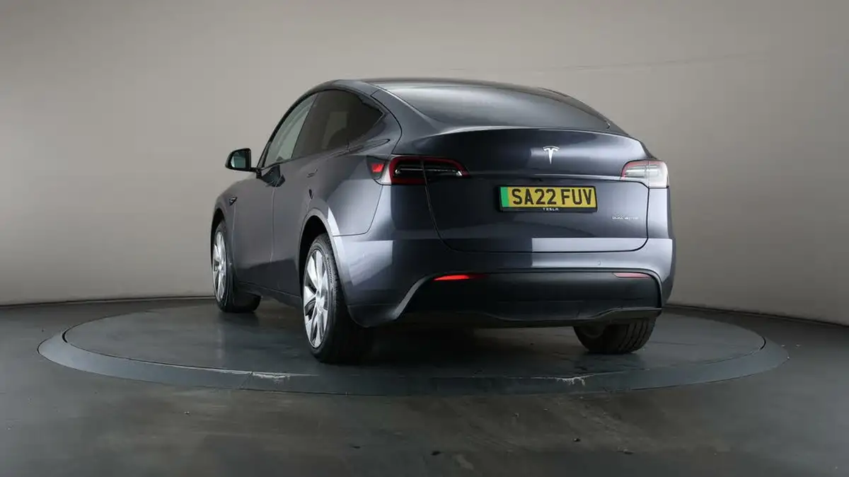 2022-tesla-model-y-e-long-range-big-49