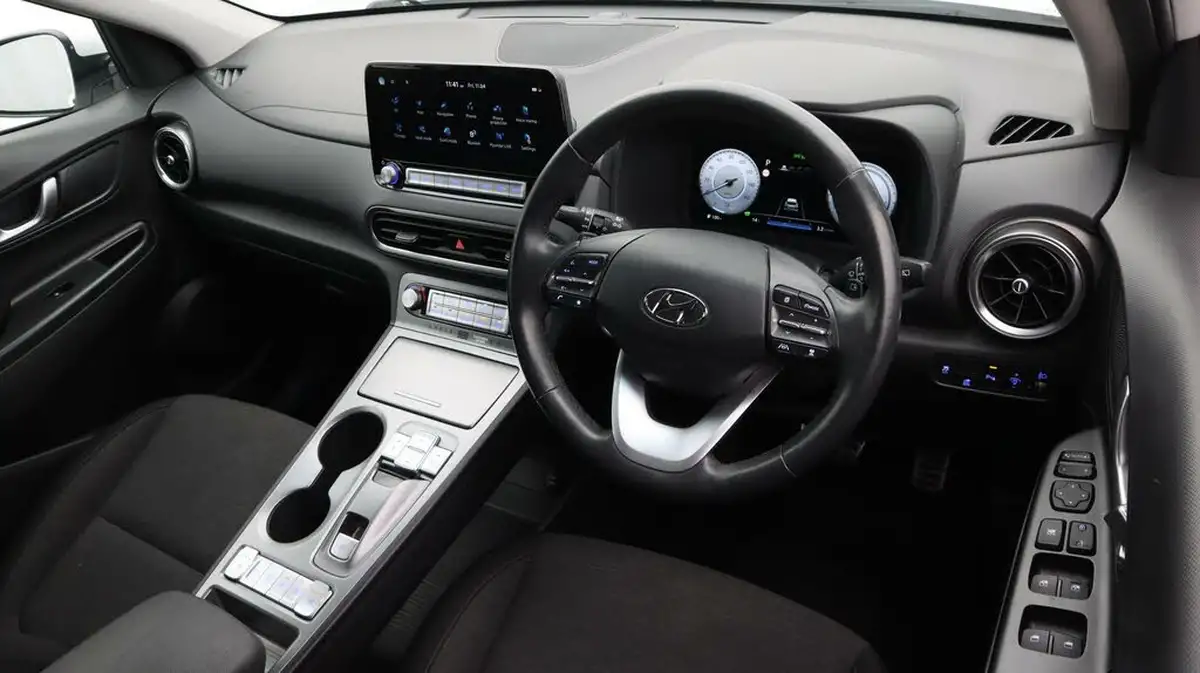 2022-hyundai-kona-e-premium-204ps-64kwh-7kw-obc-big-9