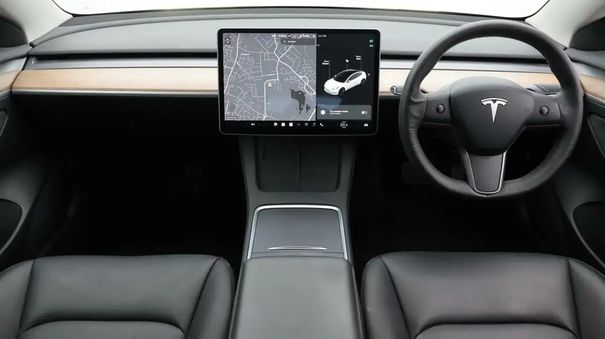 2021-tesla-model-3-e-long-range-awd-big-13