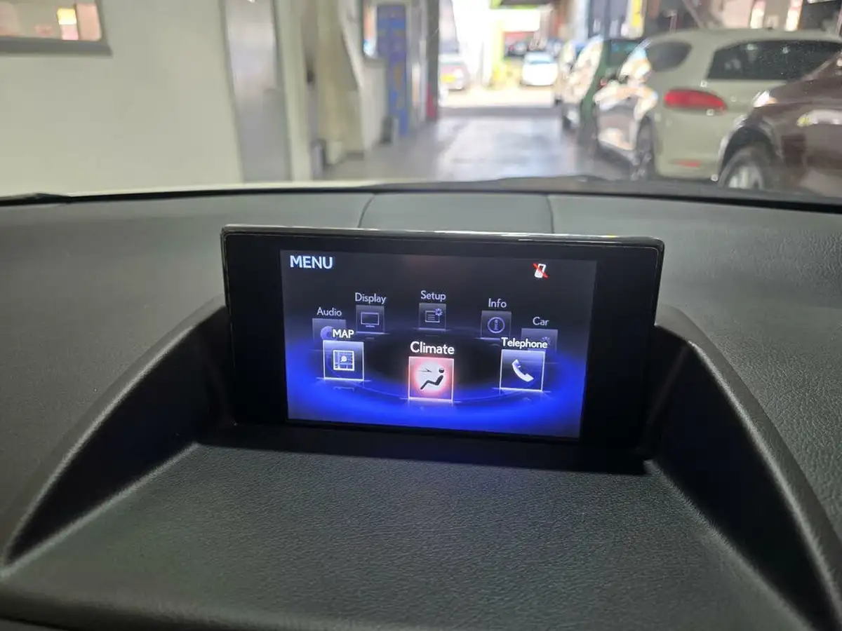 2015-lexus-ct-200h-18-advance-cvt-big-47
