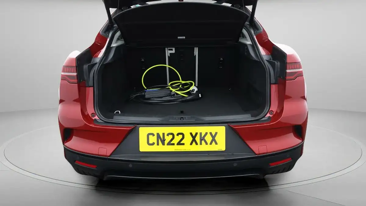 2022-jaguar-i-pace-ev400-se-big-16