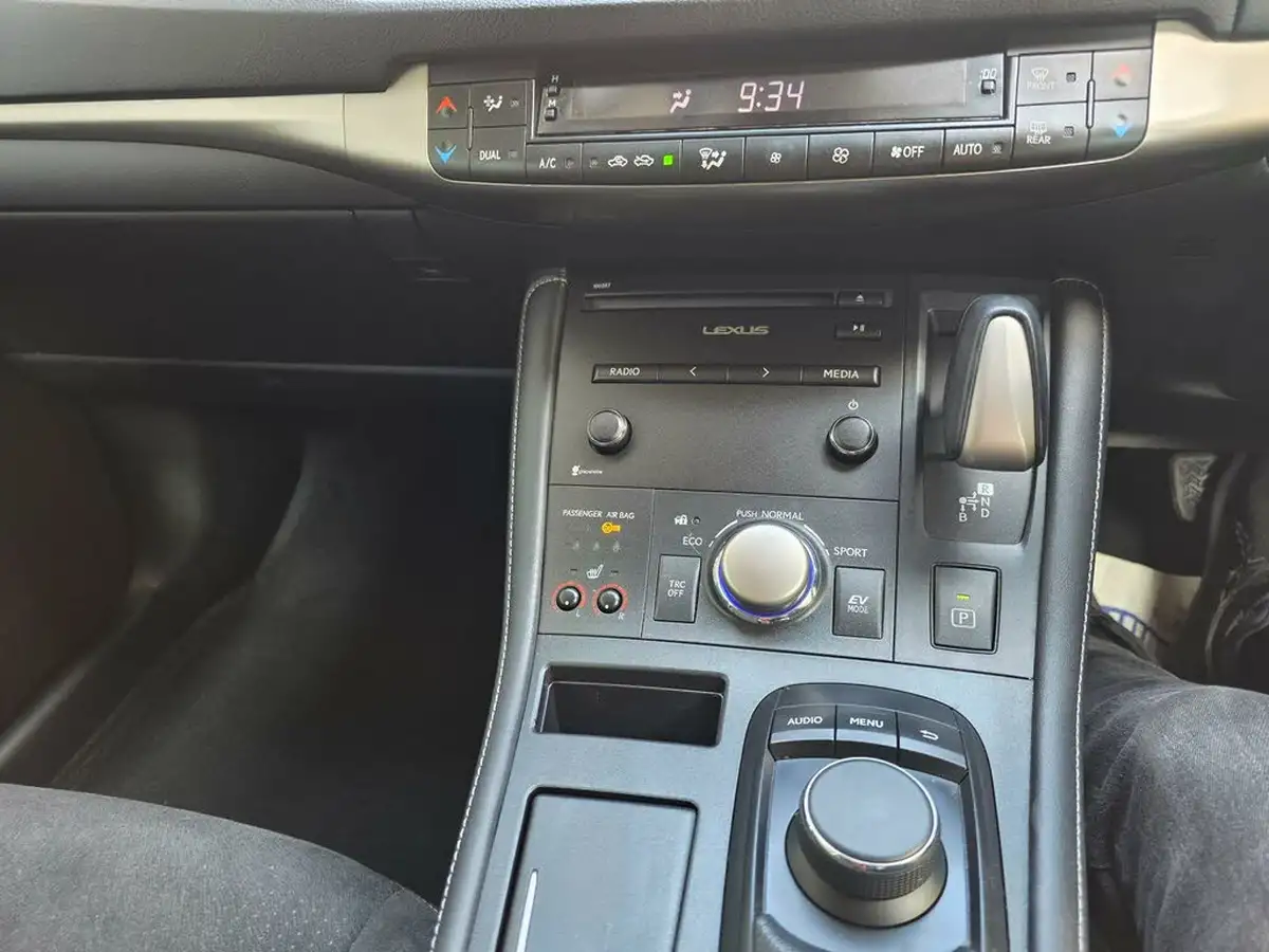 2015-lexus-ct-200h-18-advance-cvt-big-71