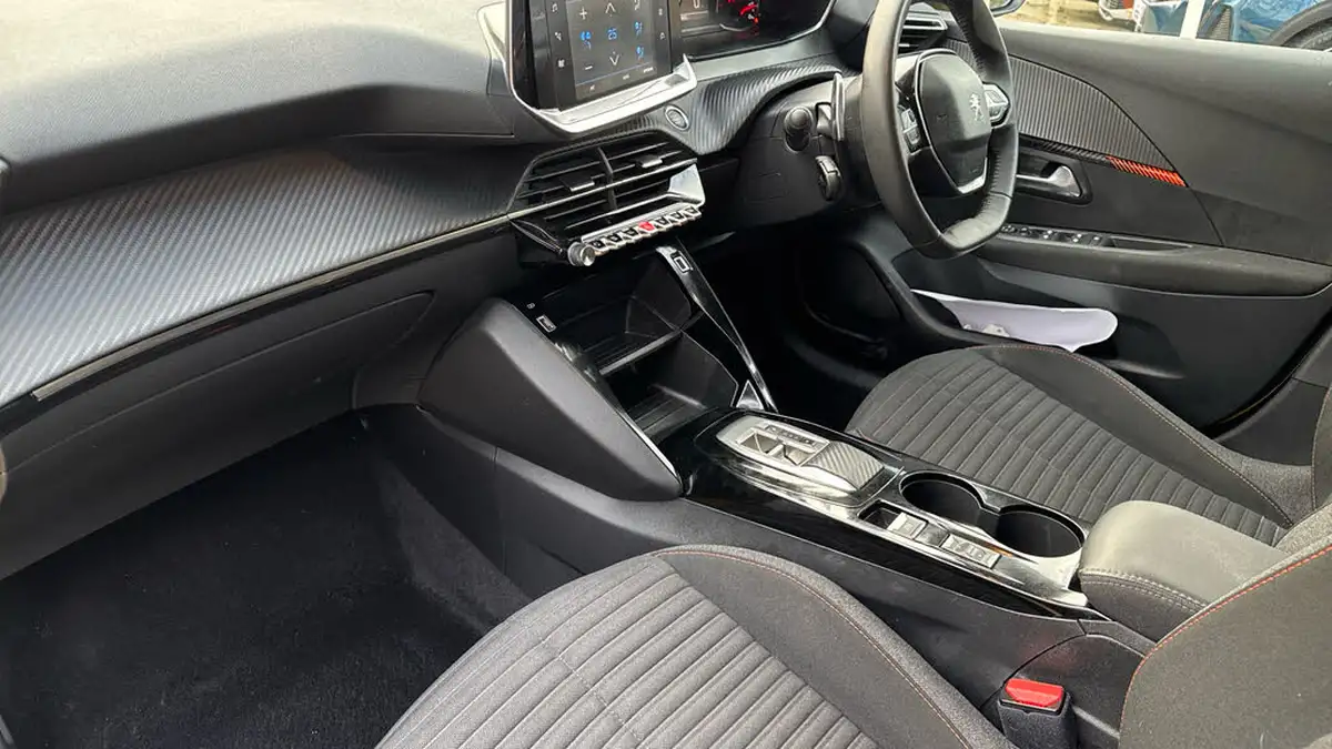 2023-peugeot-208-12-puretech-active-premium-100ps-eat8-big-11