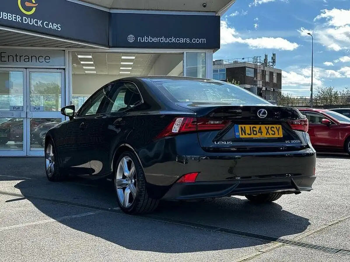 2014-lexus-is-300h-25-premier-big-3