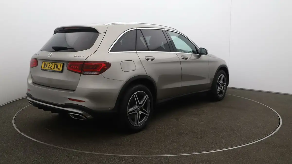 2022-mercedes-benz-glc-class-20d-glc220d-amg-line-195ps-station-wagon-5d-1950cc-4matic-plus-big-47