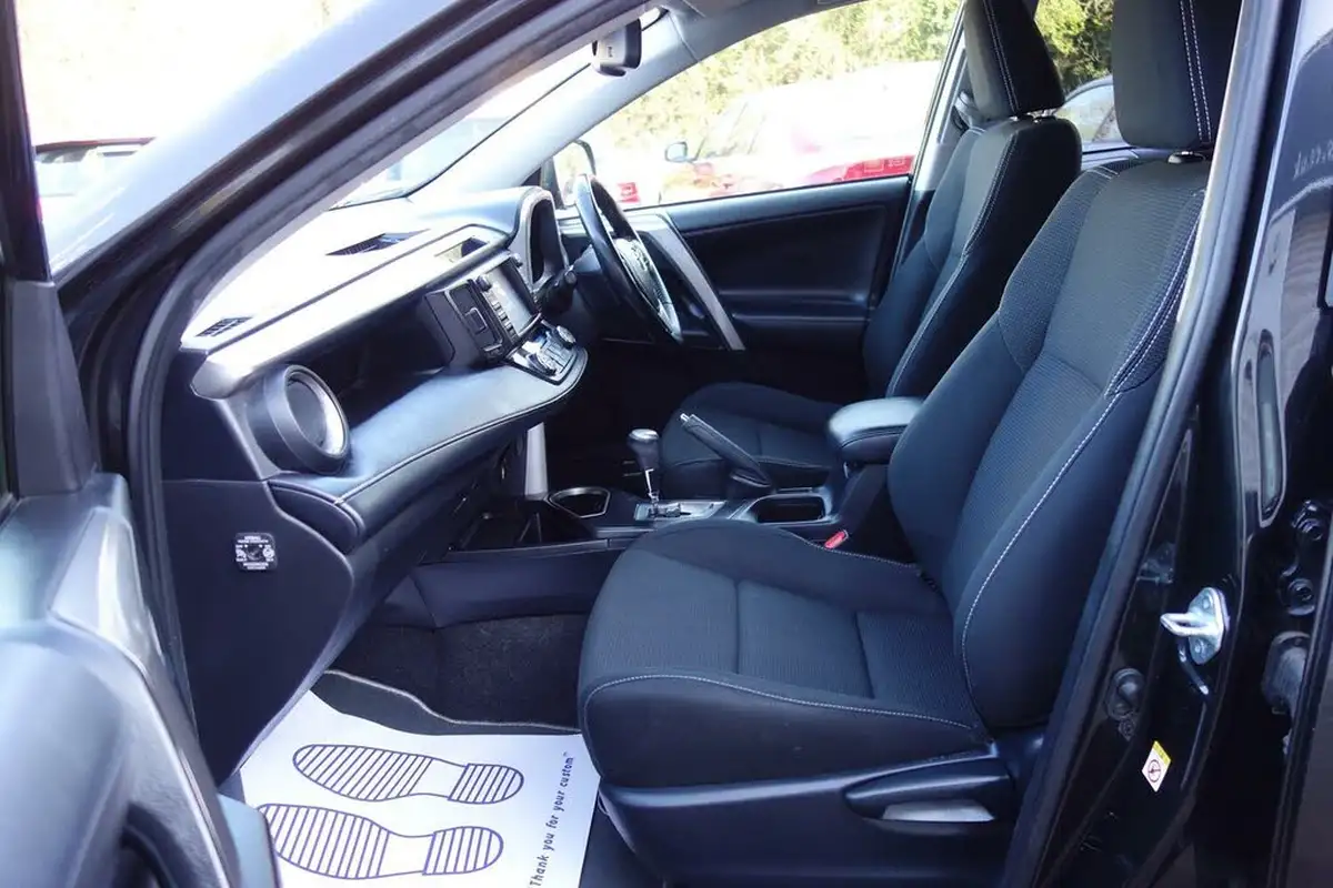2017-toyota-rav4-25-vvt-i-business-edition-plus-big-8