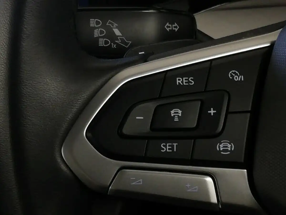 2023-volkswagen-golf-15-etsi-life-150ps-hatchback-big-16