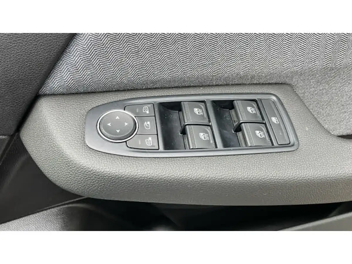 2024-renault-clio-10-tce-techno-big-19