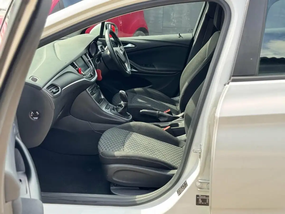 2016-vauxhall-astra-10i-turbo-energy-big-58