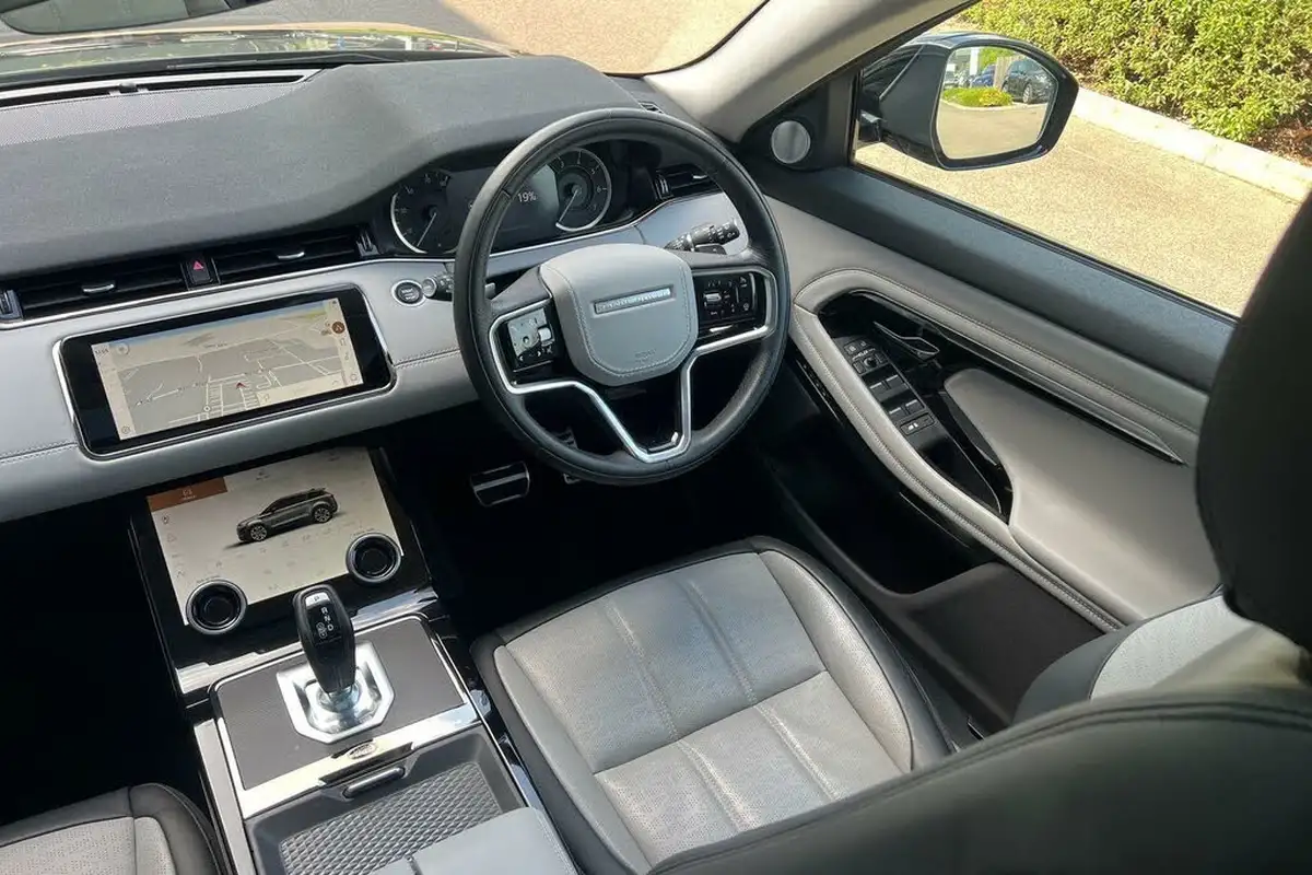 2022-land-rover-range-rover-evoque-15-p300e-r-dynamic-hse-big-29