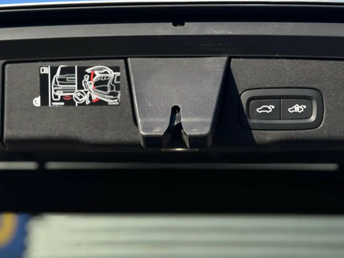 2021-volvo-xc60-20-b6-r-design-big-31