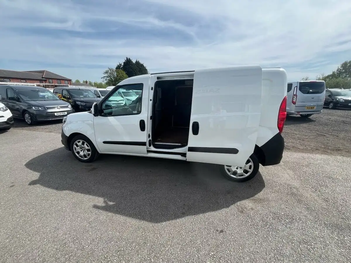 2021-fiat-doblo-cargo-16td-l2h1-maxi-tecnico-120bhpeu6dt-panel-van-big-9