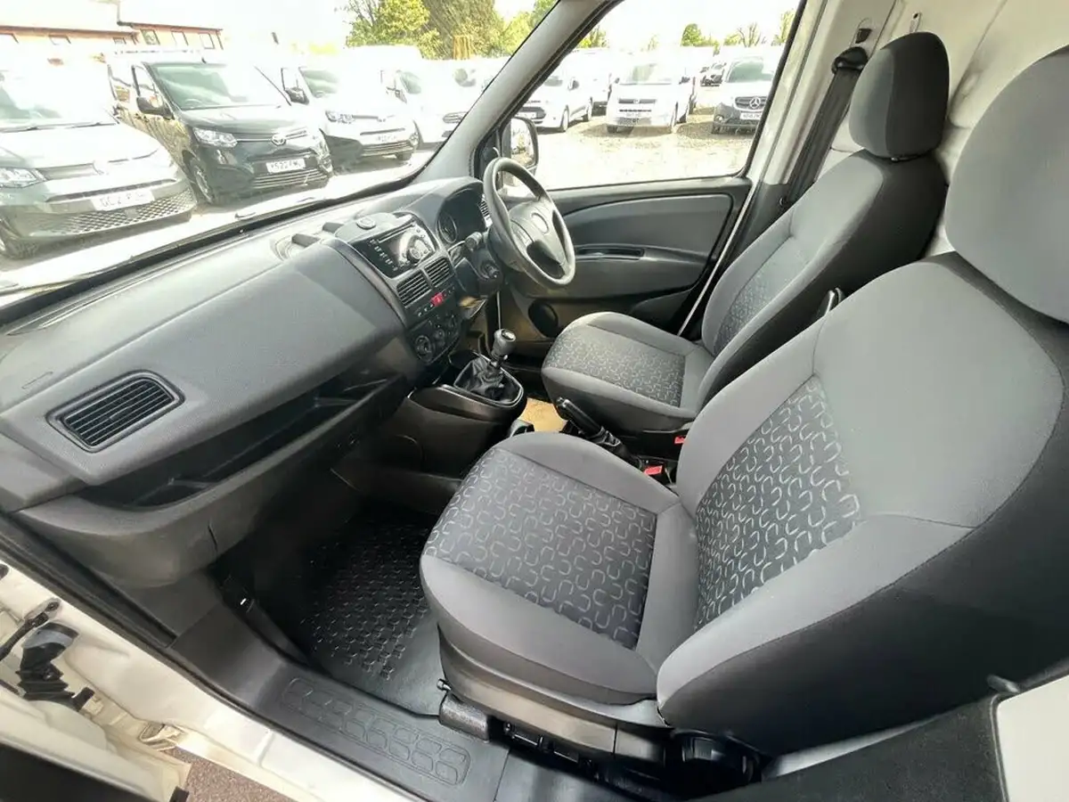 2021-fiat-doblo-cargo-16td-l2h1-maxi-tecnico-120bhpeu6dt-panel-van-big-13