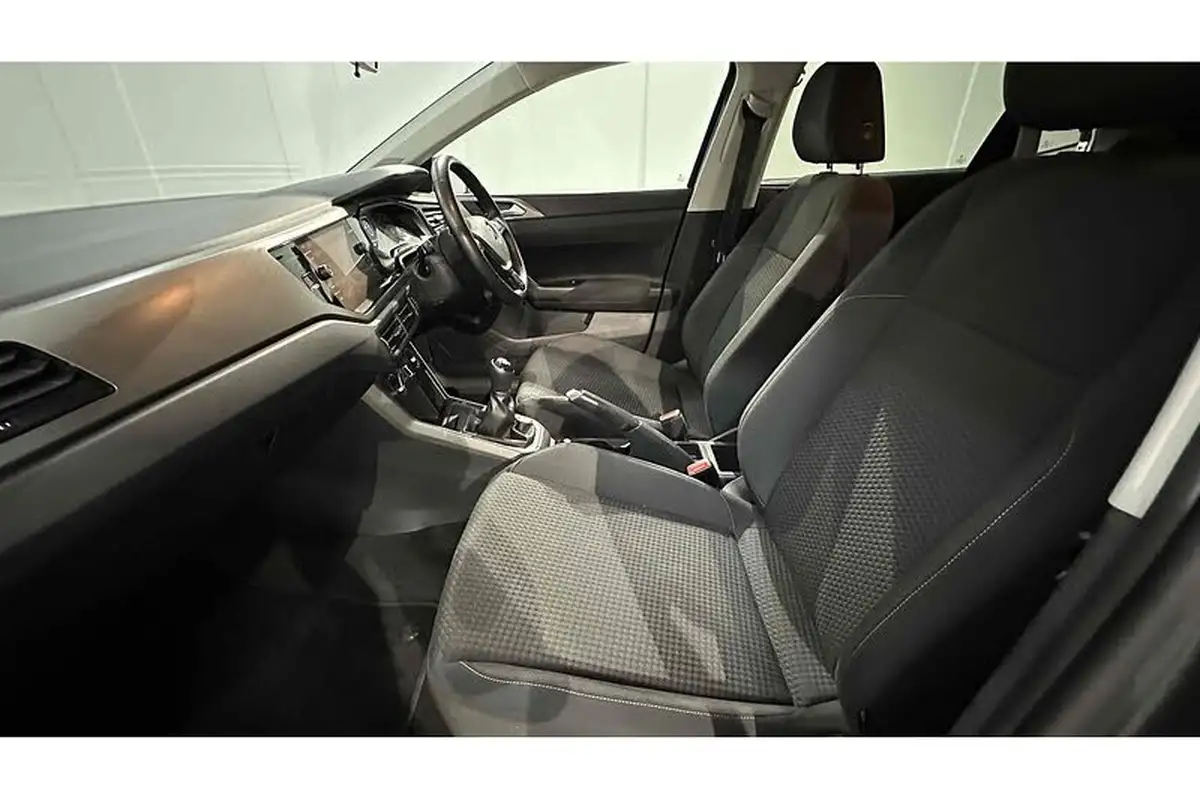2021-volkswagen-polo-10-tsi-match-big-14