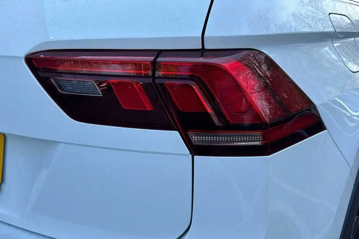 2022-volkswagen-tiguan-15-tsi-r-line-edition-big-18
