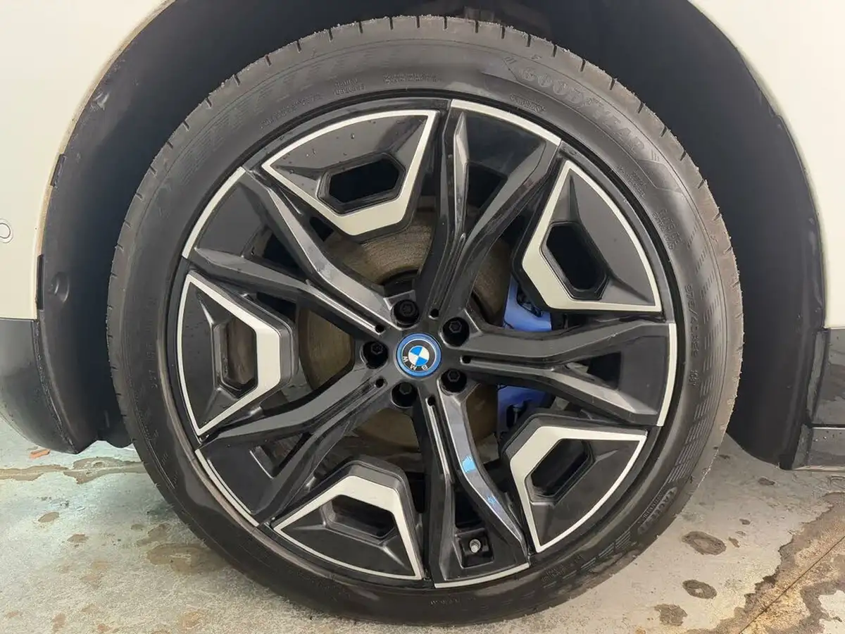 2022-bmw-ix-e-xdrive-50-m-sport-big-42