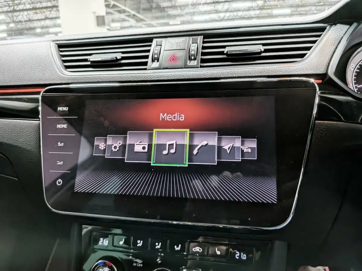 2018-skoda-superb-20-tsi-laurin-klement-280ps-4x4-ss-hatchback-big-17