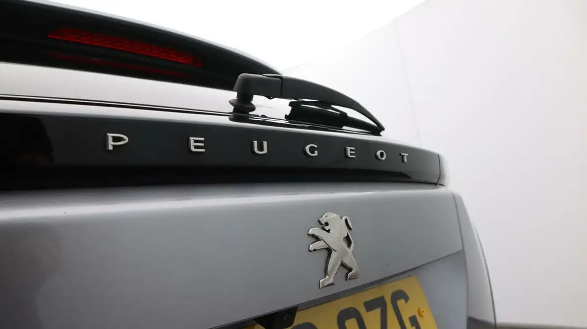 2023-peugeot-2008-suv-12-puretech-allure-premium-130bhp-big-21