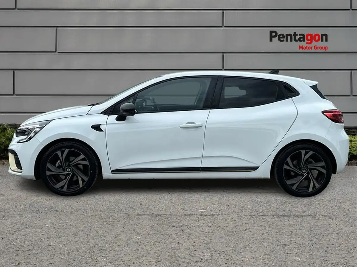 2023-renault-clio-16-engineered-big-11