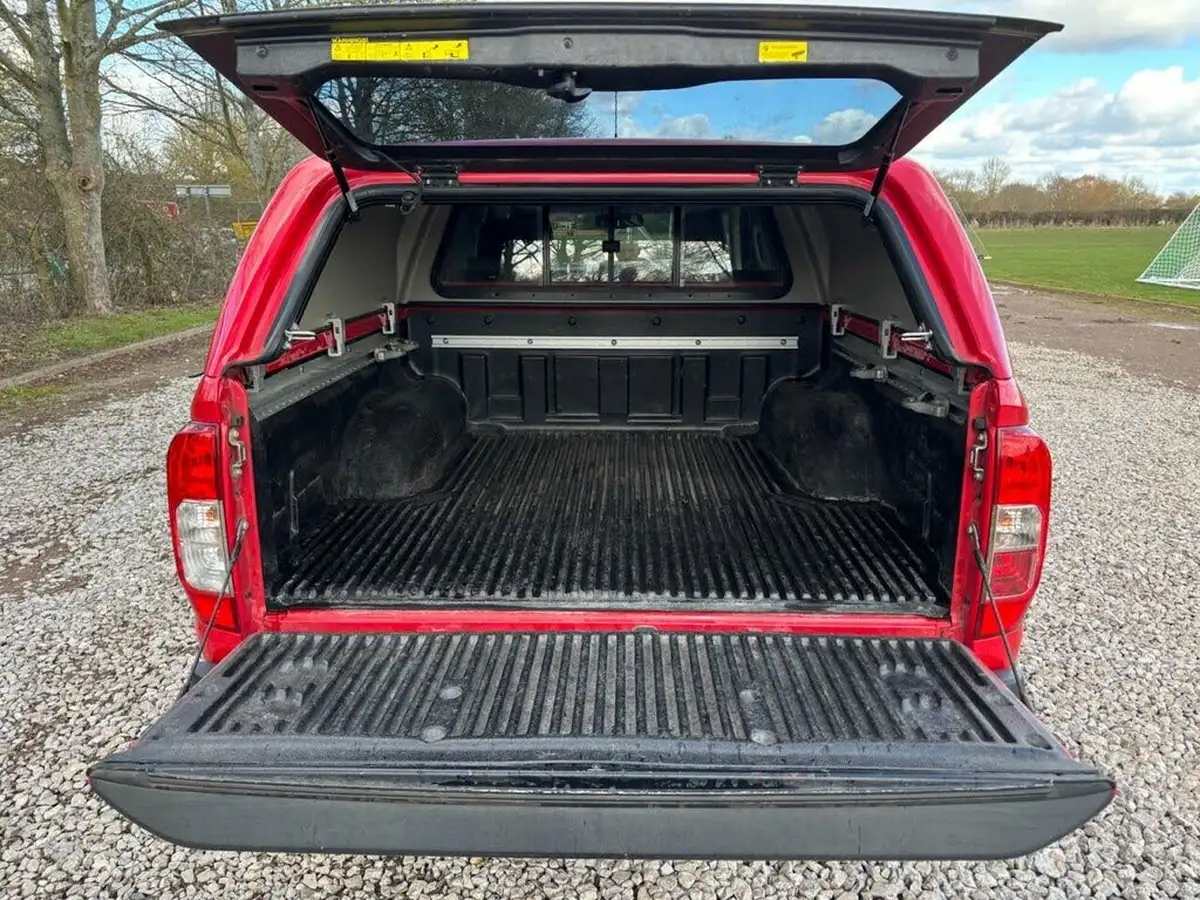 2017-nissan-navara-23dci-tekna-big-13