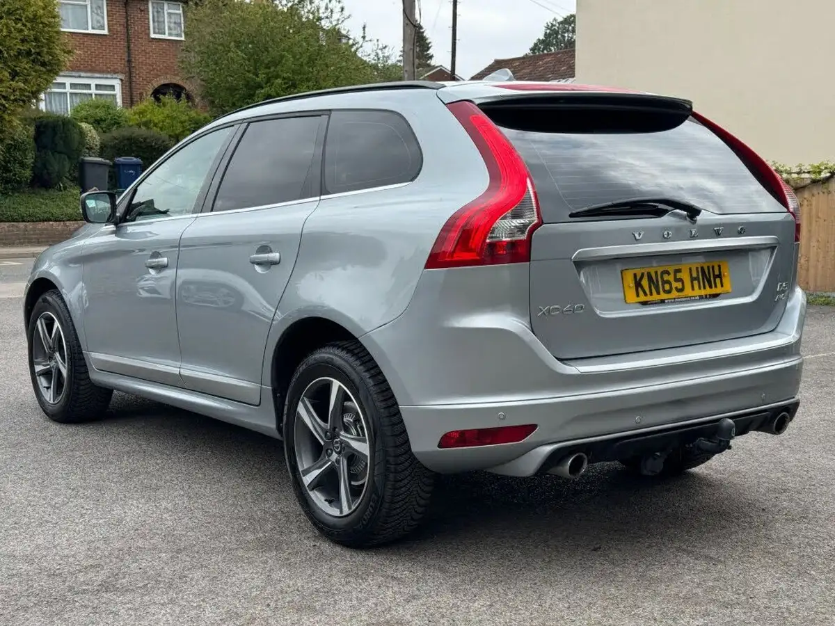 2015-volvo-xc60-24td-d5-r-design-220bhp-ss-geartronic-big-5