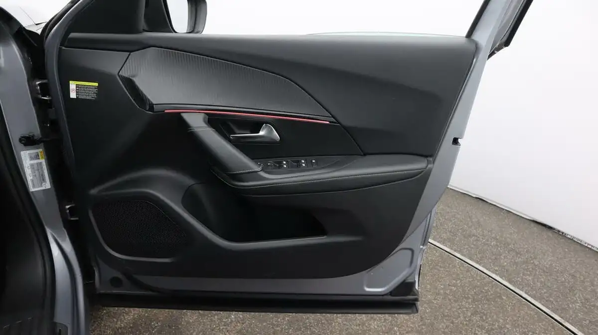 2023-peugeot-2008-suv-e-gt-136bhp-50kwh-station-wagon-big-15