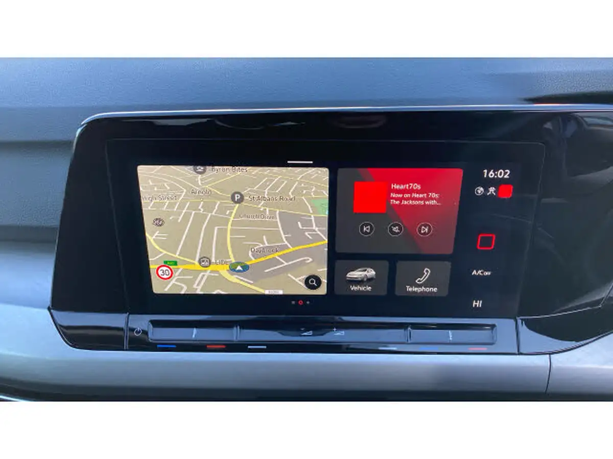 2023-volkswagen-golf-15-tsi-life-130ps-hatchback-big-11