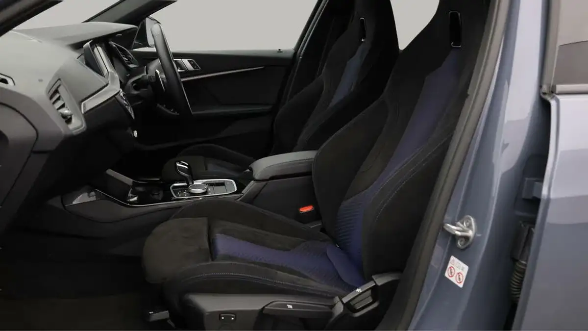 2022-bmw-1-series-20-m135i-xdrive-big-13