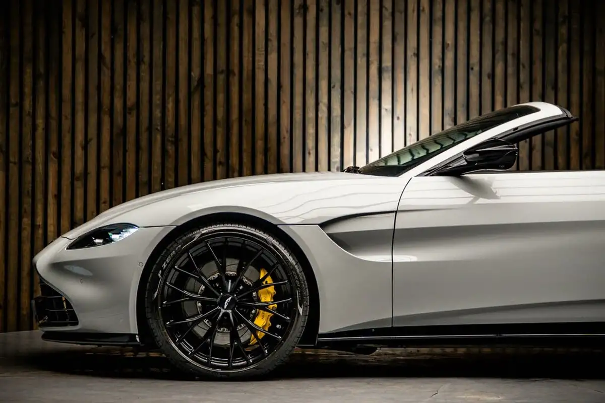 2023-aston-martin-vantage-40-v8-vantage-roadster-auto-big-8