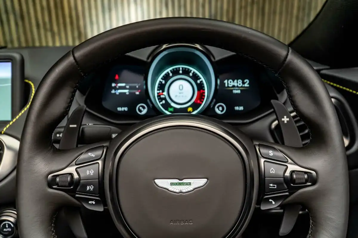 2023-aston-martin-vantage-40-v8-vantage-roadster-auto-big-32