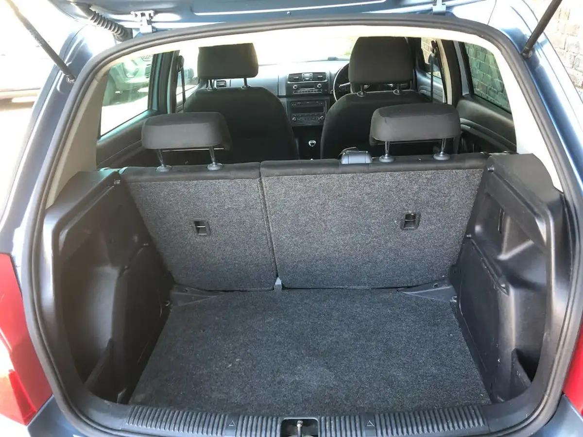 2011-skoda-fabia-16td-se-plus-90bhp-dpf-plus-hatchback-big-17