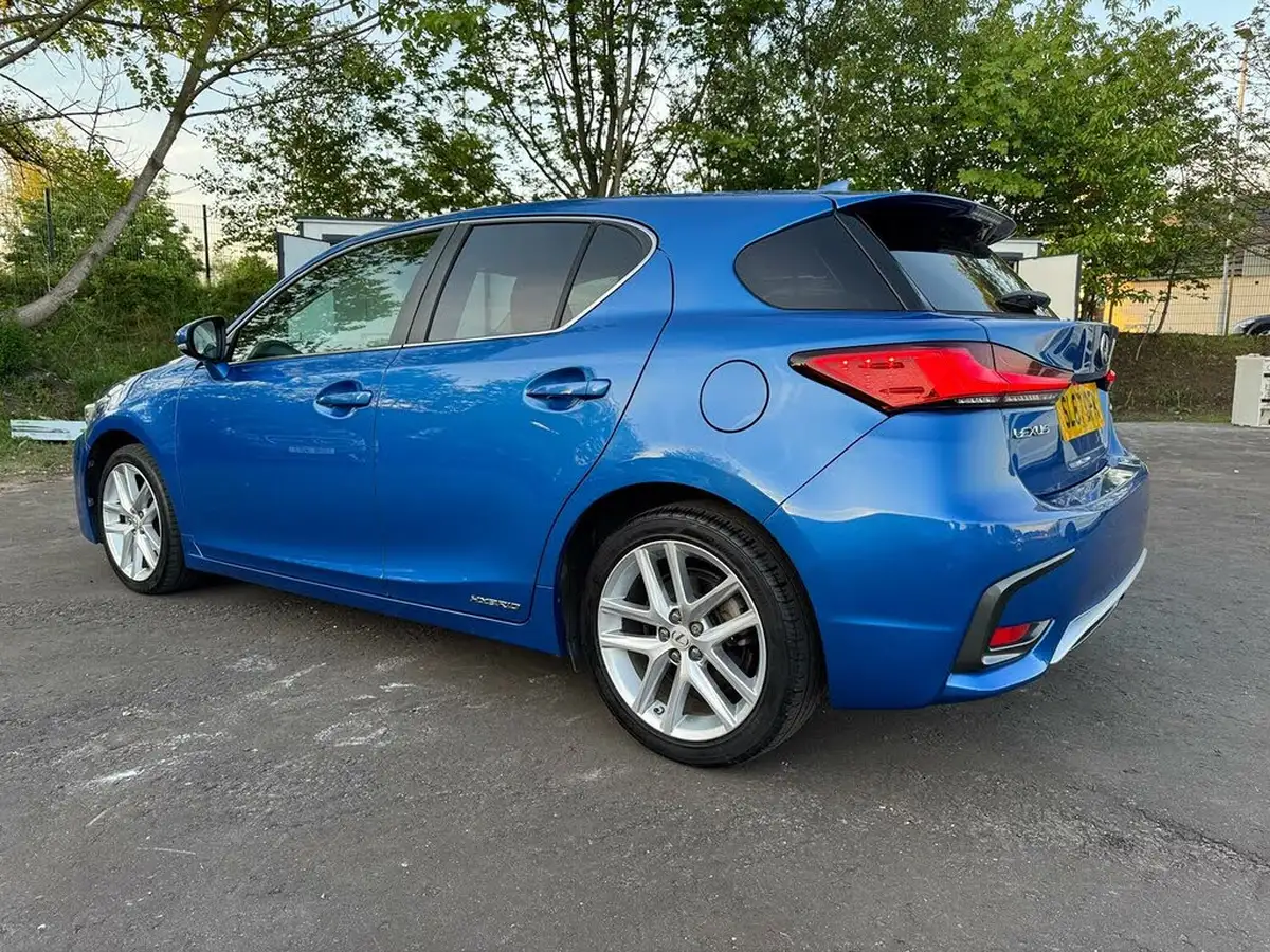 2017-lexus-ct-200h-18-luxury-big-4